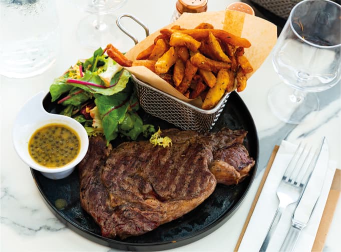 le 44 Bar Restaurant 3